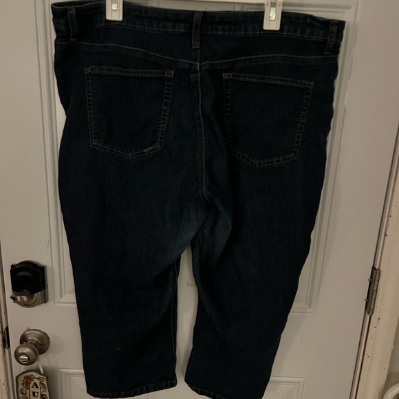 Womens jeans crop capris. Merona is the brand size 18 - Picture 2 of 3